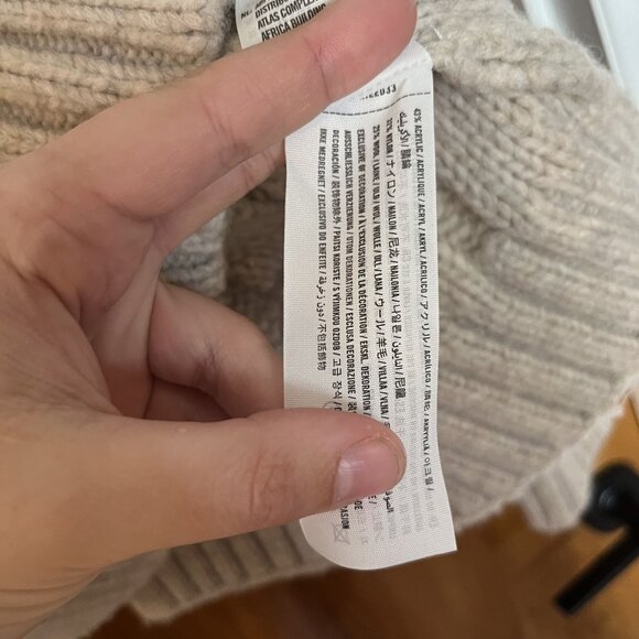 Abercrombie & Fitch Chunky Cable Knit Sweater Turtleneck Womens Size Medium - Picture 3 of 4